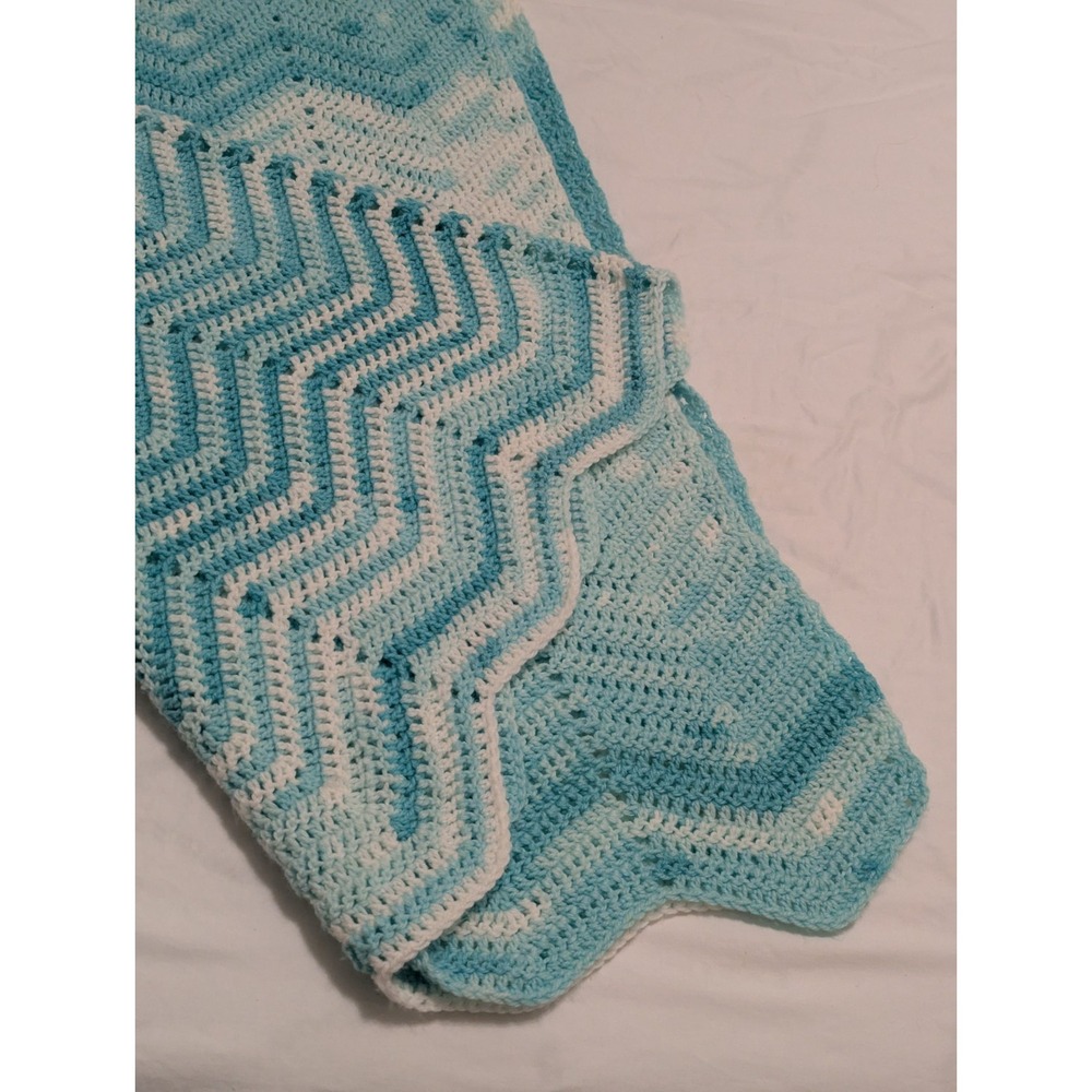 Vtg‎ Handmade Crocheted Chevron Afghan Throw Baby Blanket White Teal Ombre 44x56